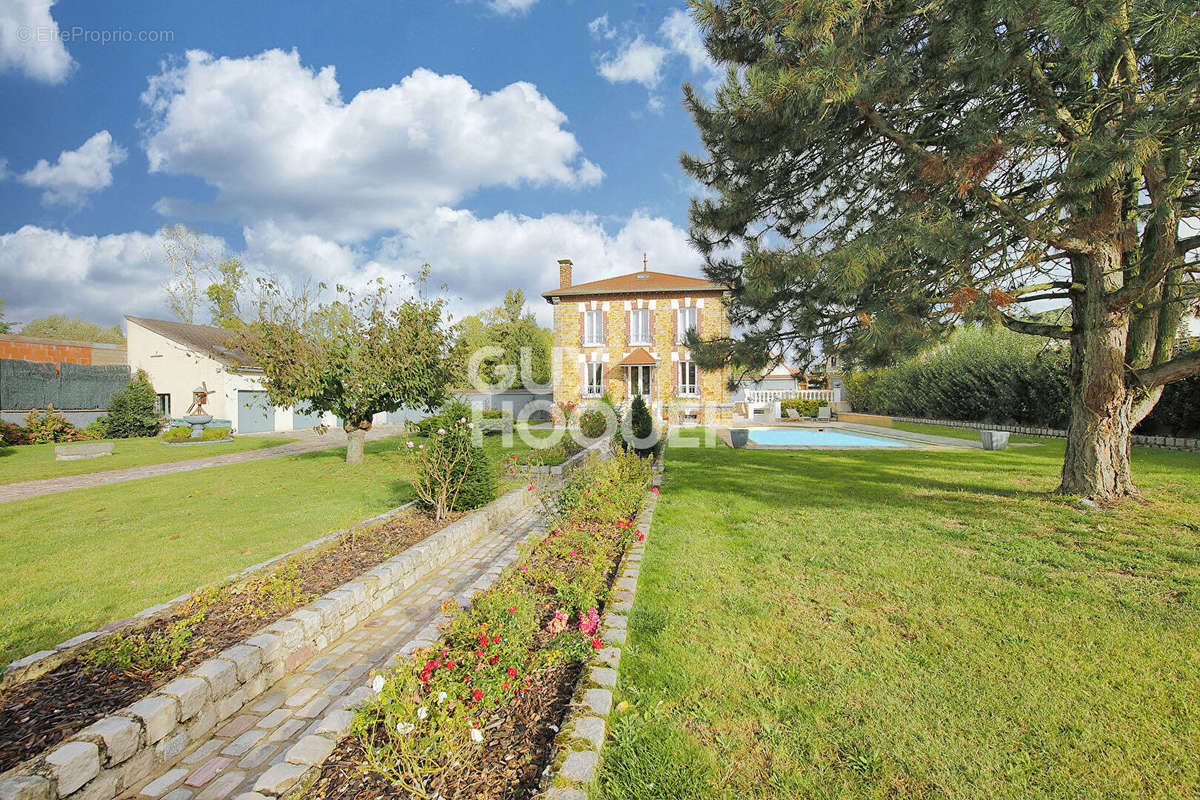 Maison à FONTENAY-TRESIGNY