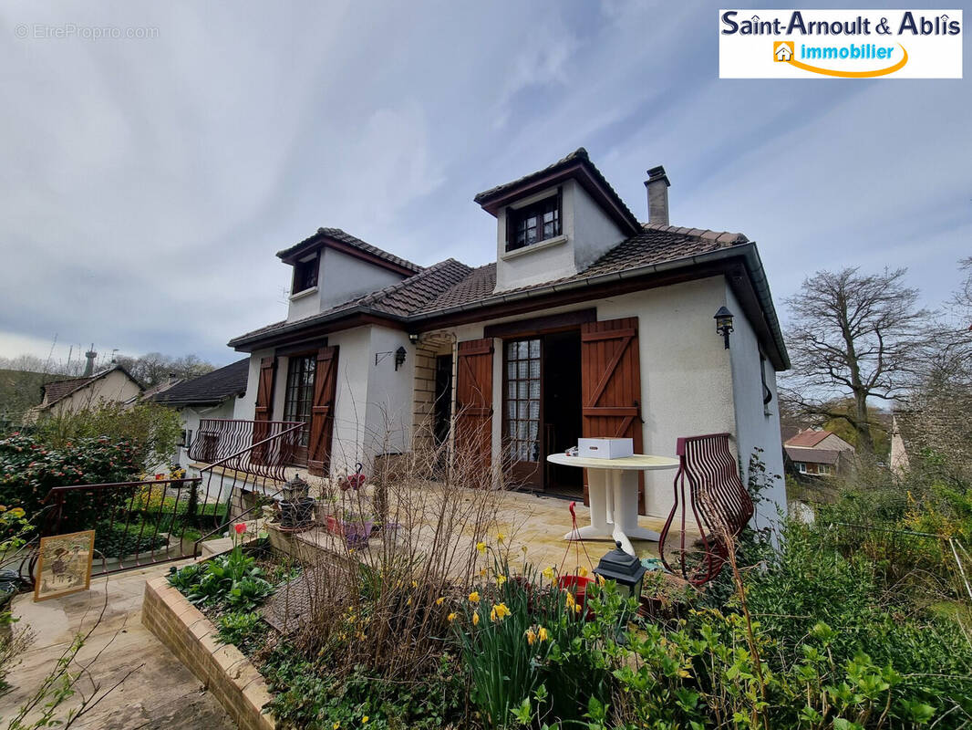 Maison à SAINT-ARNOULT-EN-YVELINES