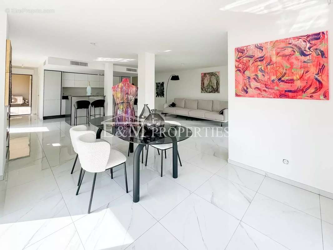 Appartement à ROQUEBRUNE-CAP-MARTIN