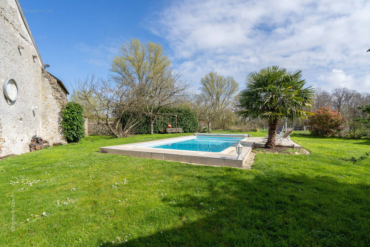 Maison à SAINT-DENIS-LES-REBAIS