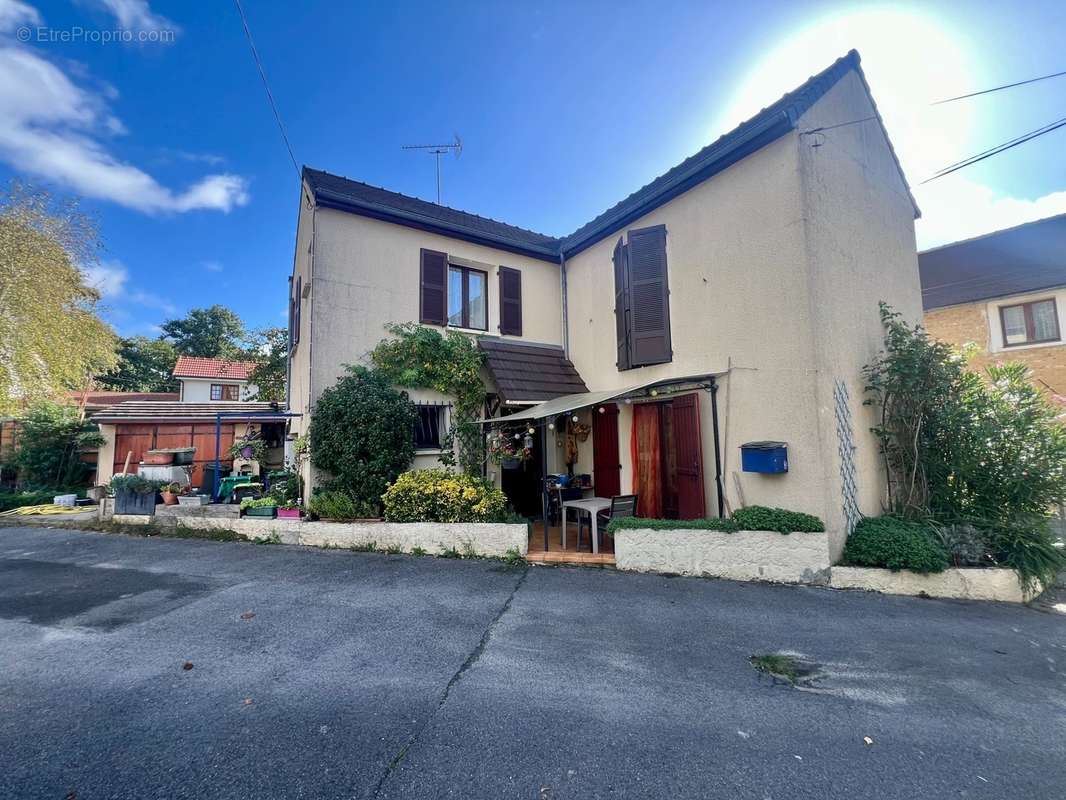 Maison à BRUYERES-LE-CHATEL