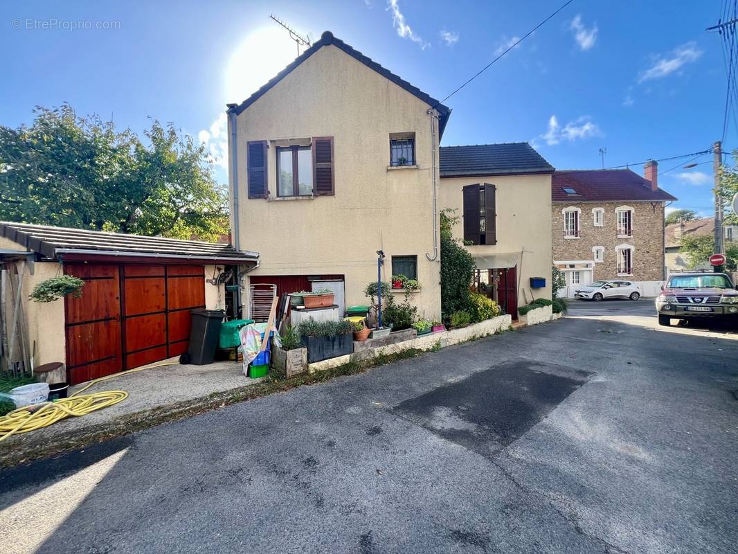 Maison à BRUYERES-LE-CHATEL