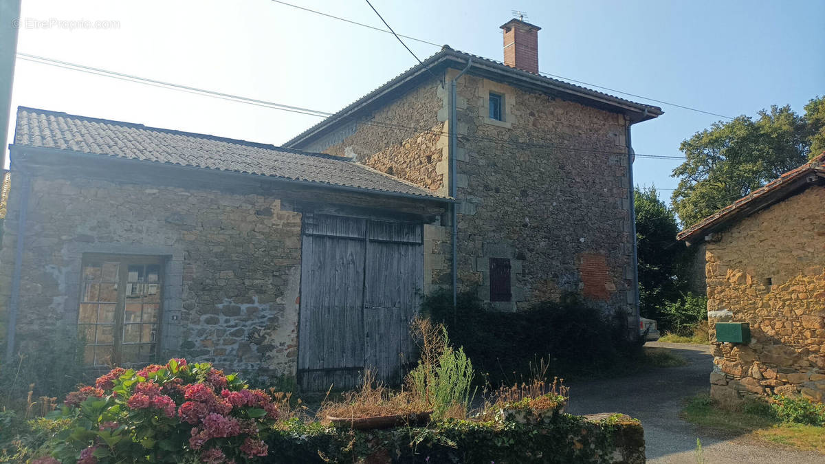 Maison à SAINT-LAURENT-SUR-GORRE