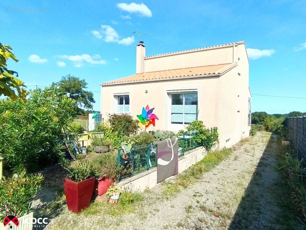 Maison à CHATEAU-GUIBERT