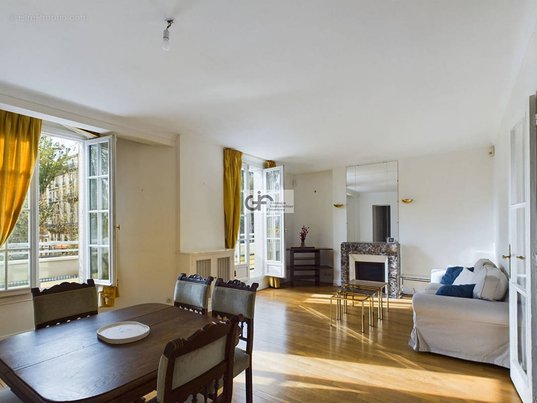 Appartement à PARIS-16E