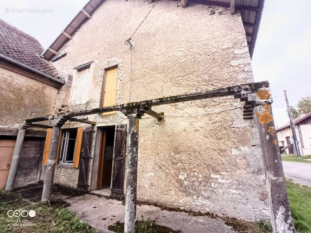 Maison à FRASNE-LE-CHATEAU