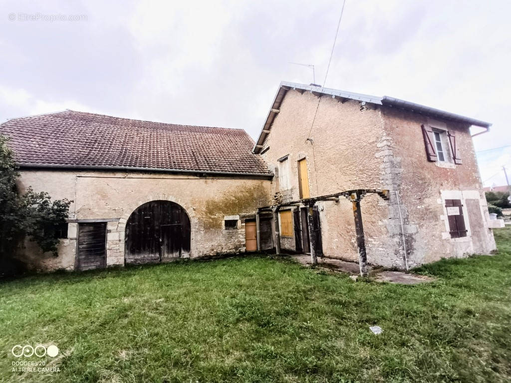 Maison à FRASNE-LE-CHATEAU