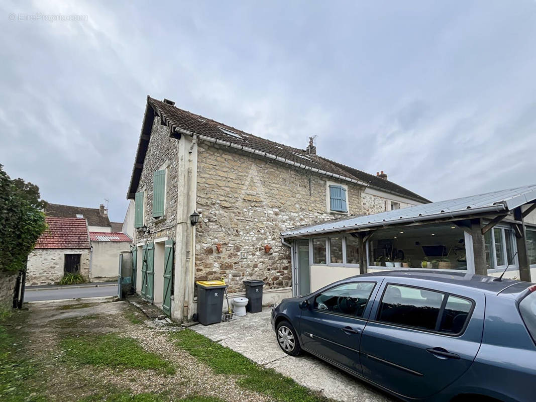 Maison à GENICOURT