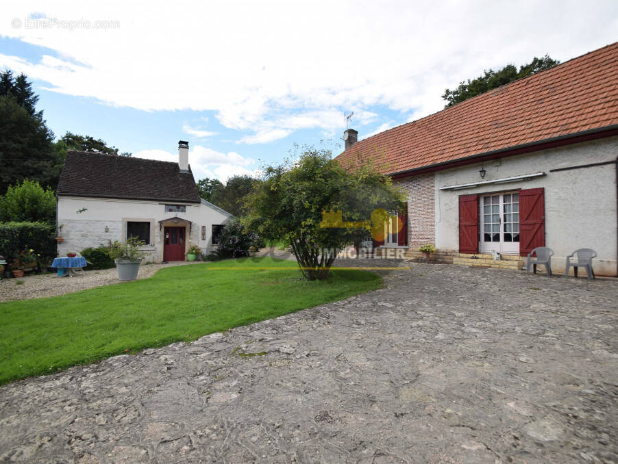 Maison à GLANON