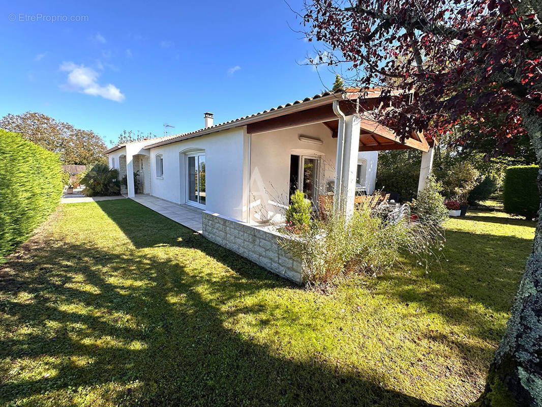 Maison à SAINTES