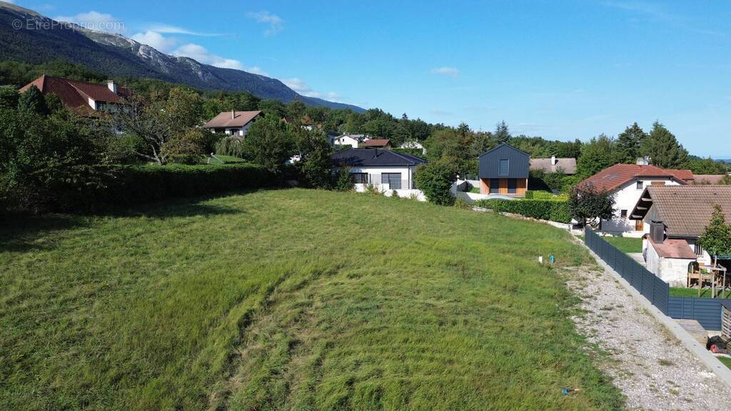 Terrain à SAINT-JEAN-DE-GONVILLE