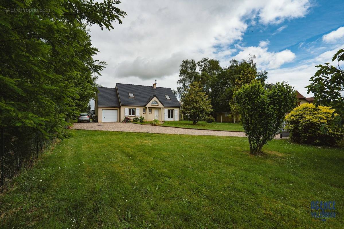 Maison à FERRIERES-HAUT-CLOCHER