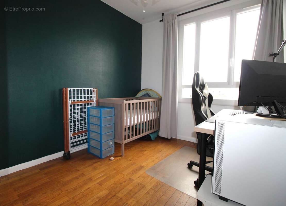 Chambre 2 - Appartement à VILLEURBANNE