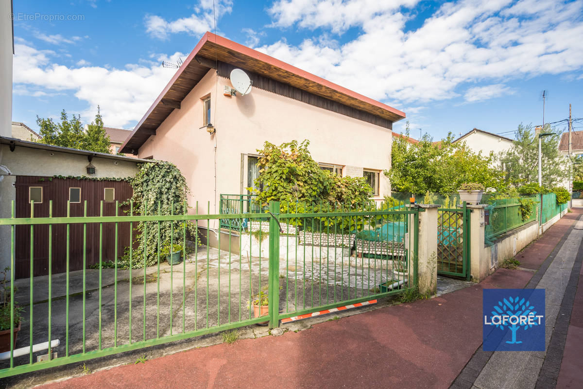 Maison à LES PAVILLONS-SOUS-BOIS