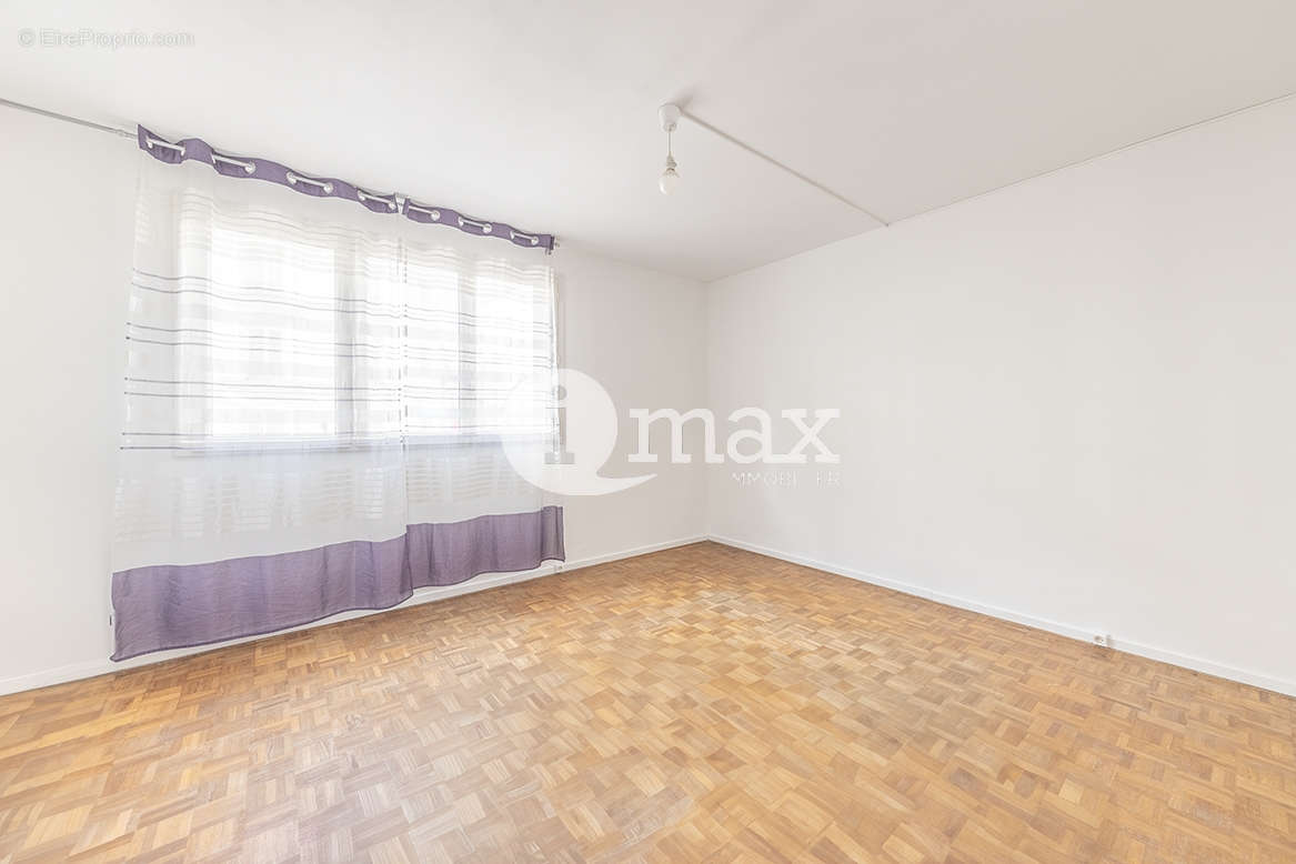 Appartement à LEVALLOIS-PERRET