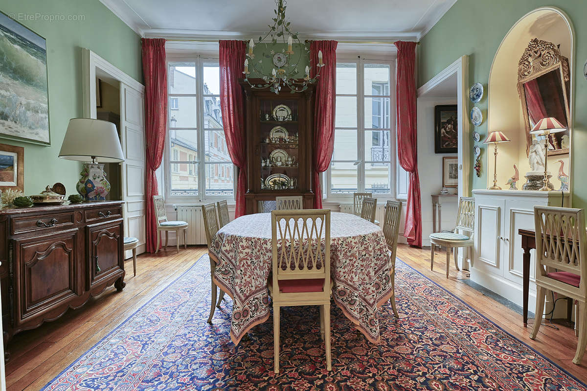 Appartement à VERSAILLES