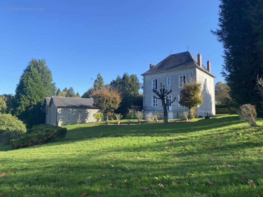 Maison à PEYRAT-LE-CHATEAU