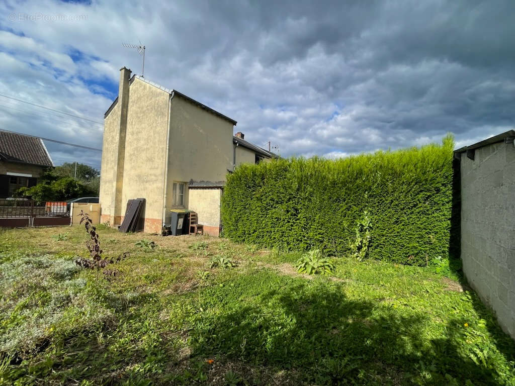 Maison à VRIGNE-AUX-BOIS