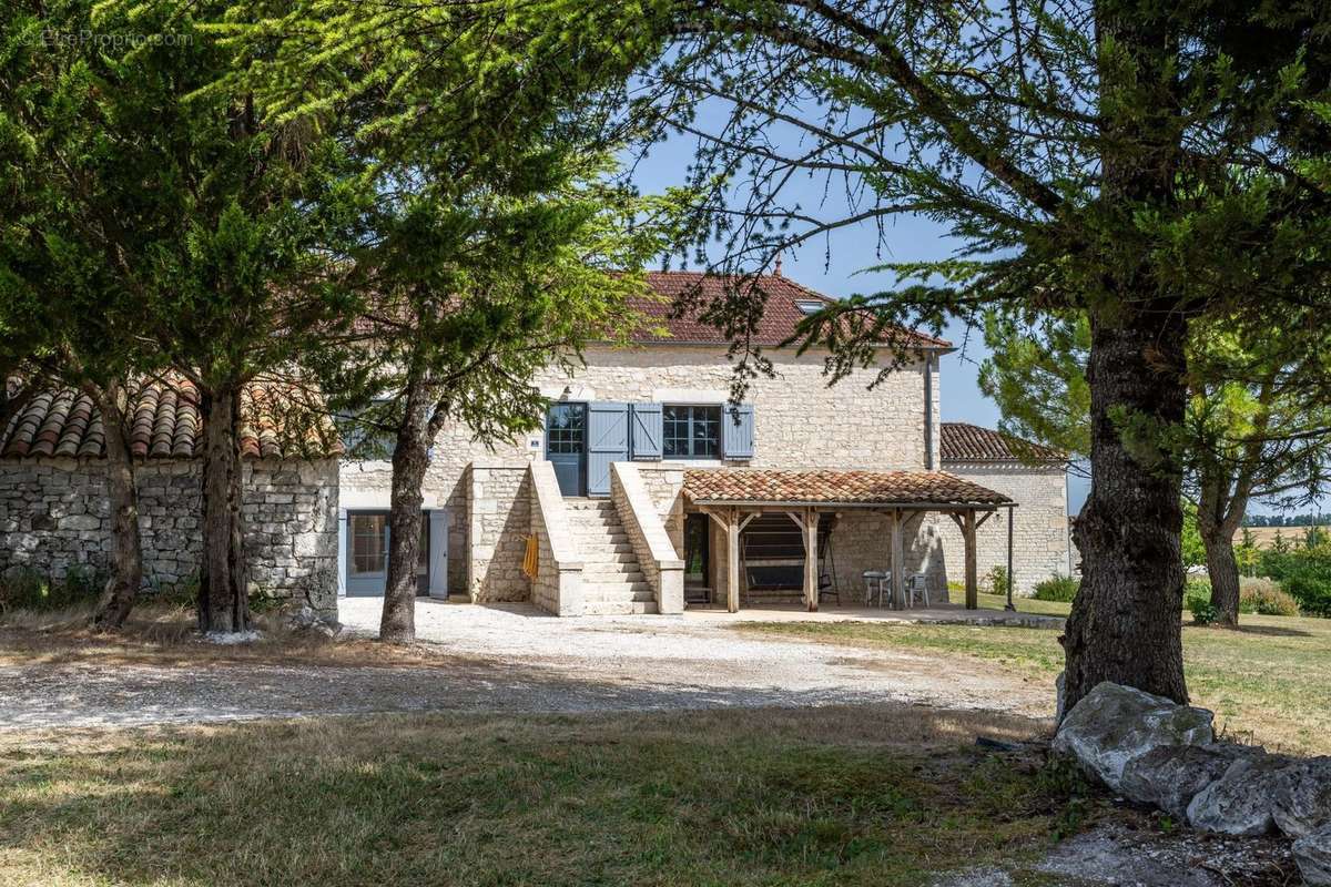 Maison à MONTAIGU-DE-QUERCY