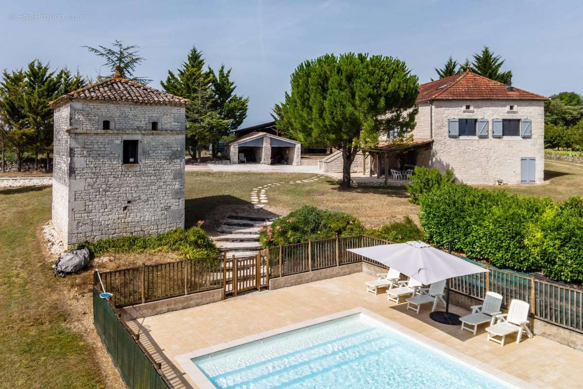 Maison à MONTAIGU-DE-QUERCY