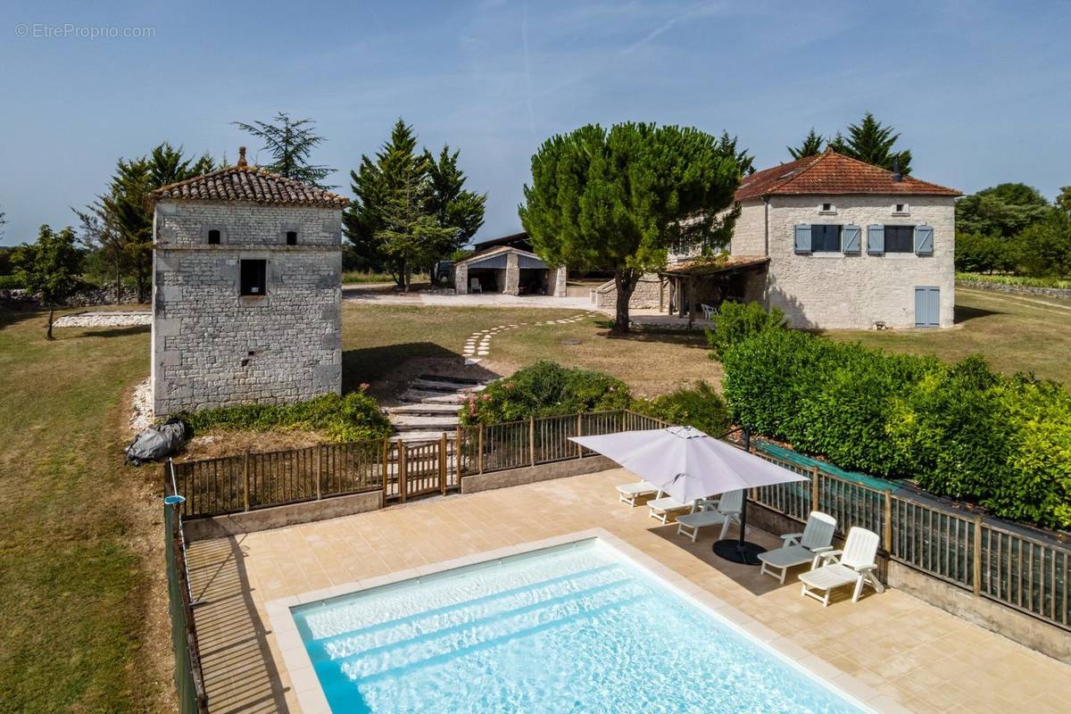 Maison à MONTAIGU-DE-QUERCY