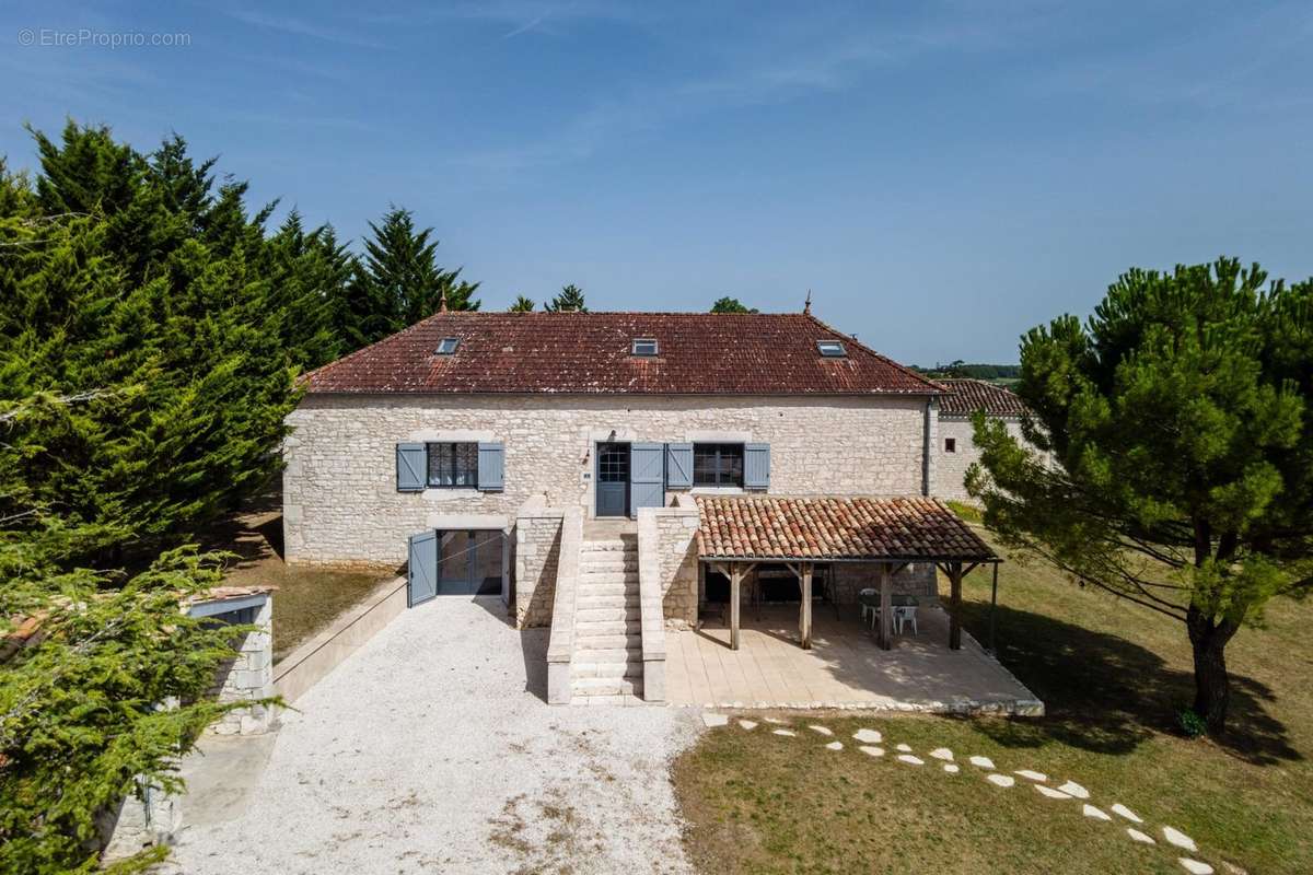 Maison à MONTAIGU-DE-QUERCY