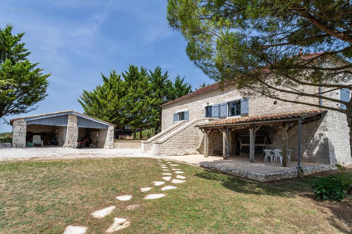 Maison à MONTAIGU-DE-QUERCY