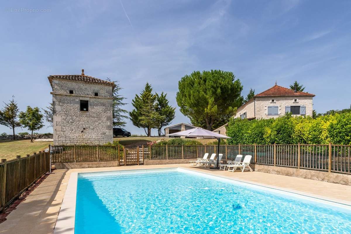 Maison à MONTAIGU-DE-QUERCY