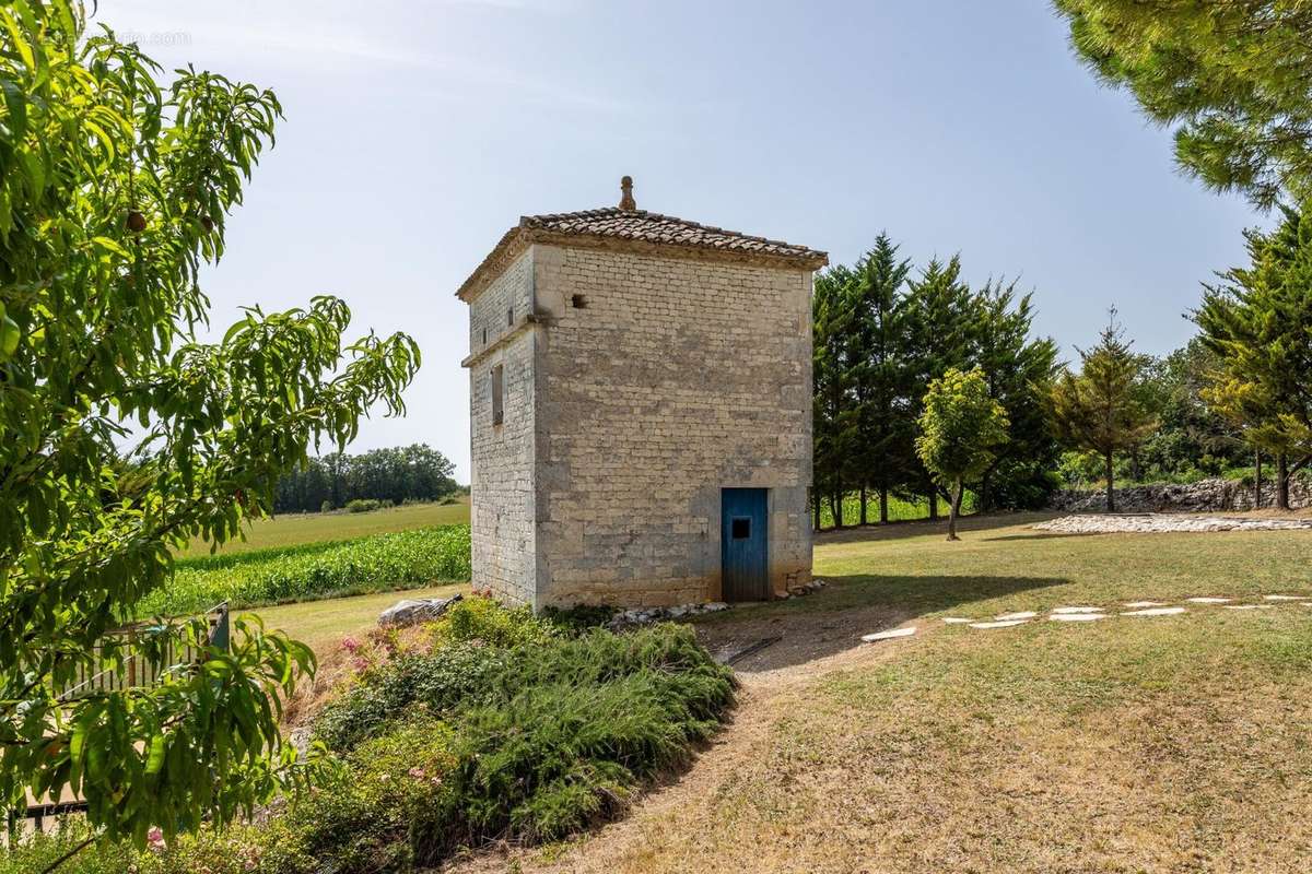 Maison à MONTAIGU-DE-QUERCY