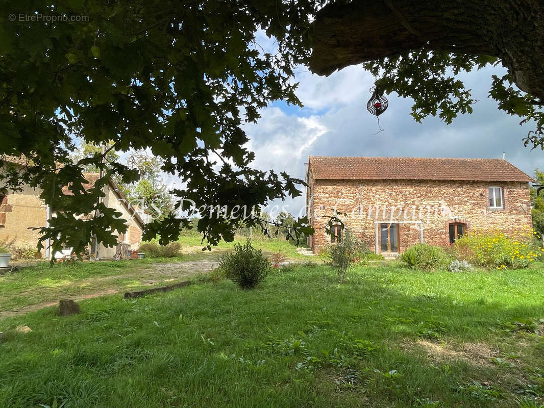 Maison à SENS-BEAUJEU