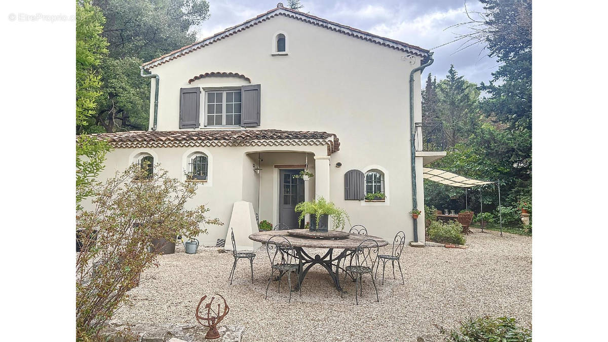 Maison à CHATEAUNEUF-LE-ROUGE