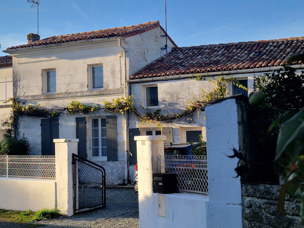 Maison à BUSSAC-SUR-CHARENTE