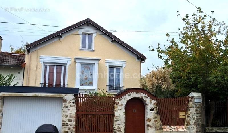 Maison à VIGNEUX-SUR-SEINE