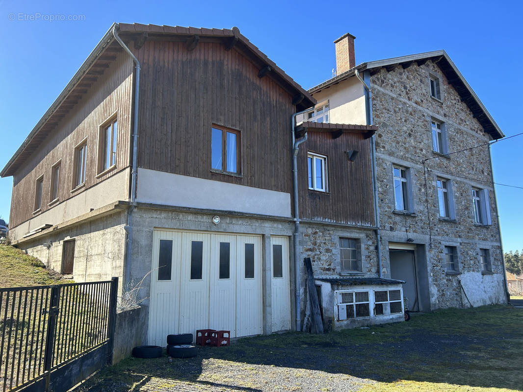 Maison à LE BRUGERON