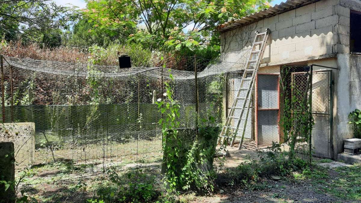 Maison à NIEUL-LE-VIROUIL