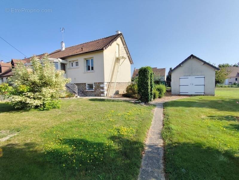 Maison à BESSE-SUR-BRAYE