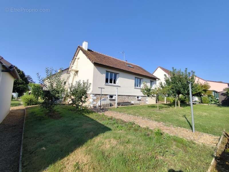 Maison à BESSE-SUR-BRAYE