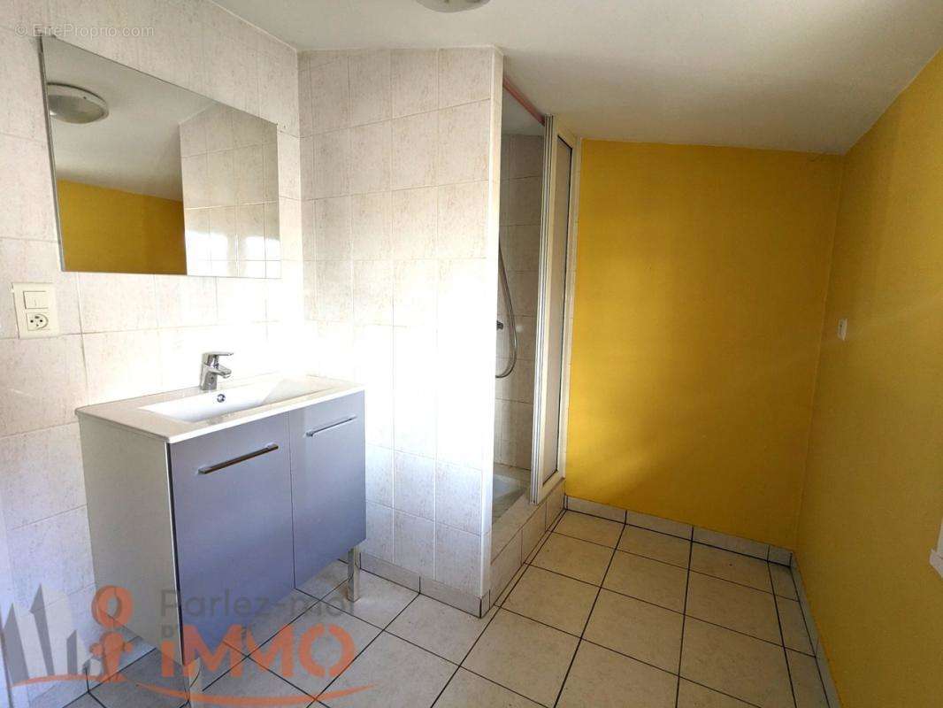 Appartement à CHAZELLES-SUR-LYON