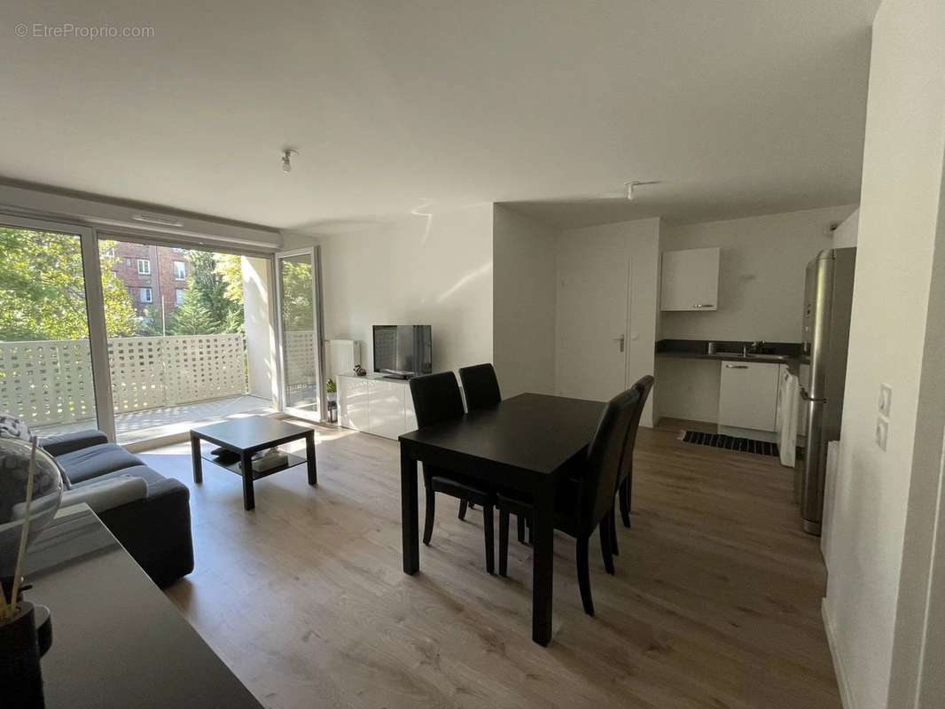 Appartement à LES PAVILLONS-SOUS-BOIS