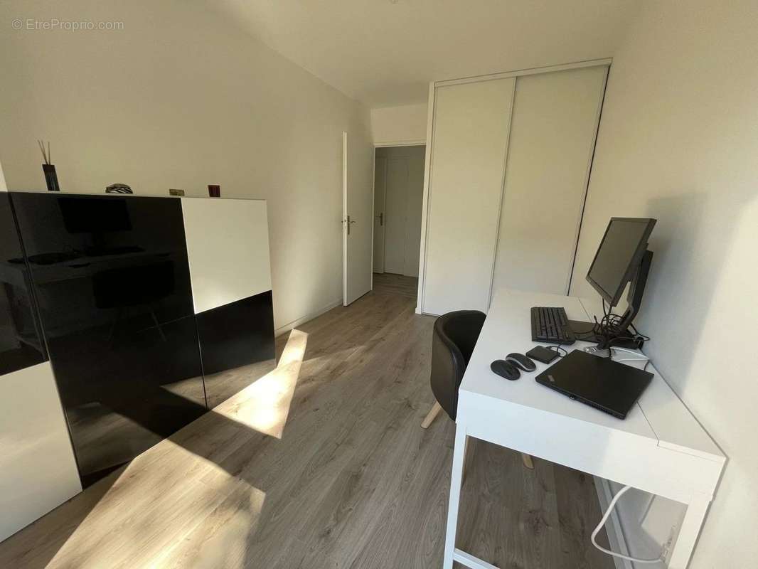 Appartement à LES PAVILLONS-SOUS-BOIS