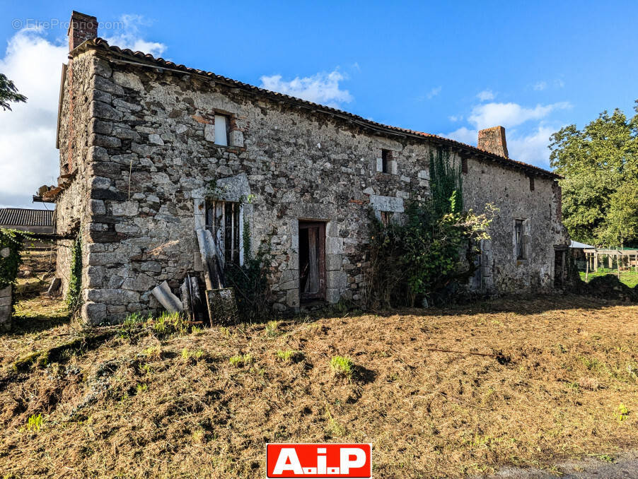 Maison à SAINT-AMAND-SUR-SEVRE