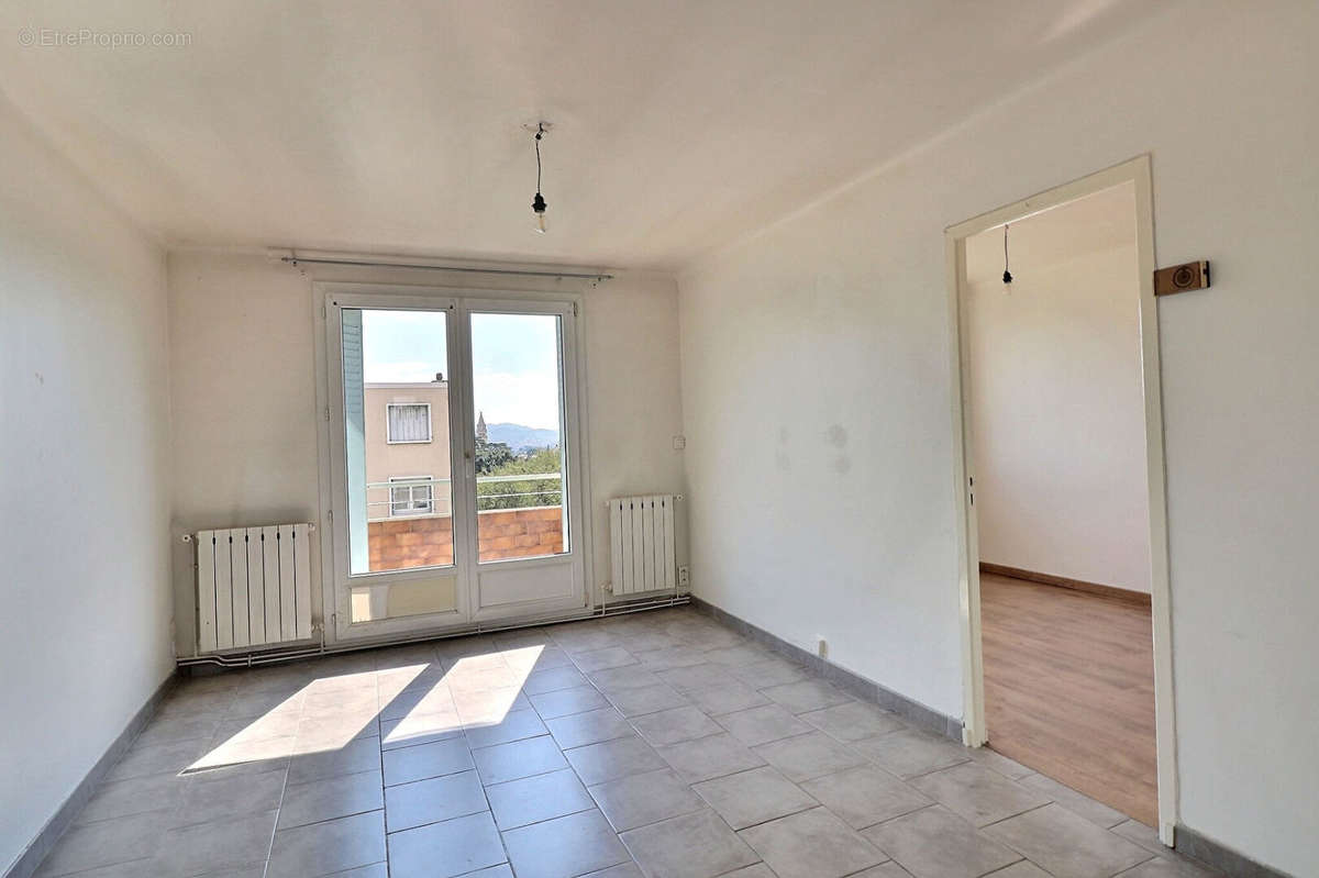 Appartement à MARSEILLE-12E