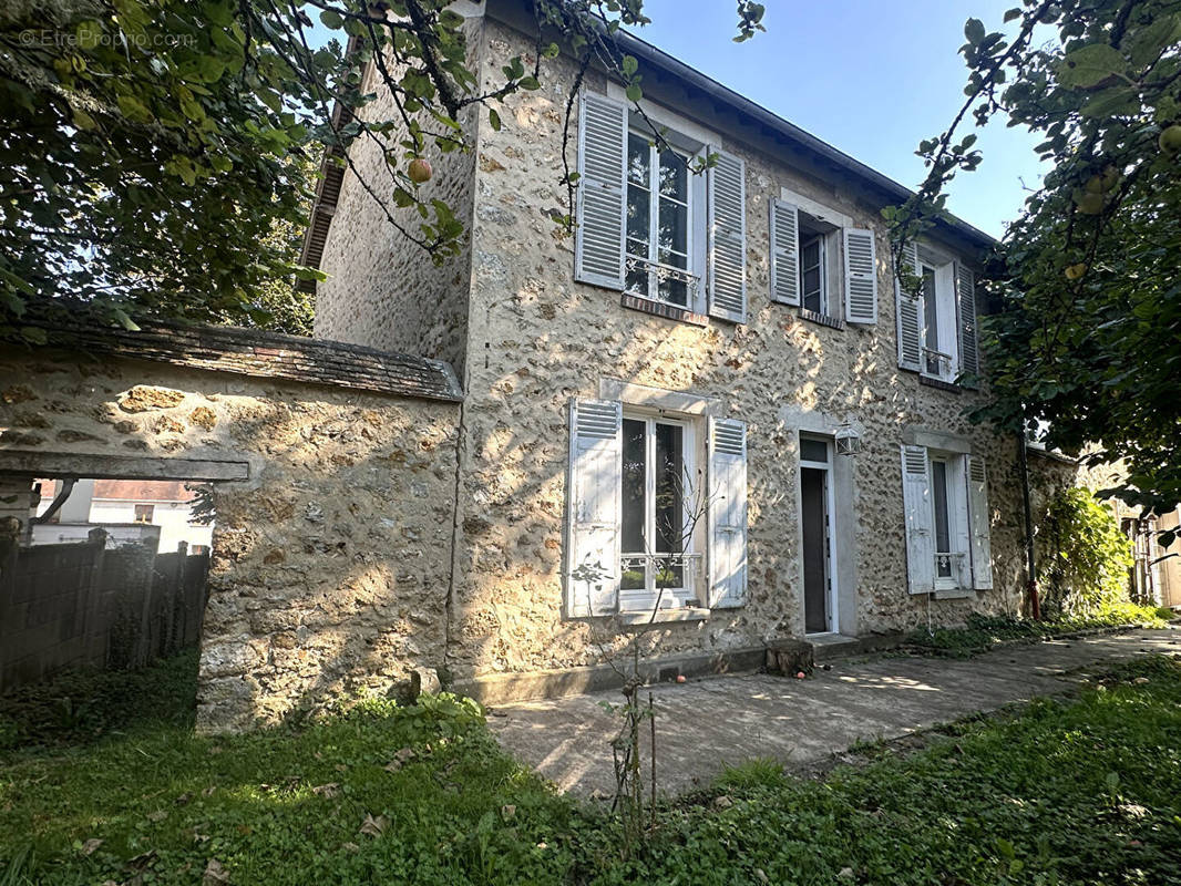 Maison à SAINT-REMY-LES-CHEVREUSE