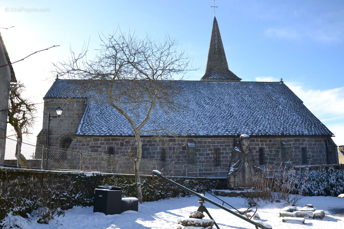 Maison à LA TOUR-D&#039;AUVERGNE