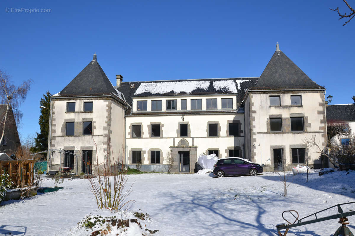 Maison à LA TOUR-D&#039;AUVERGNE