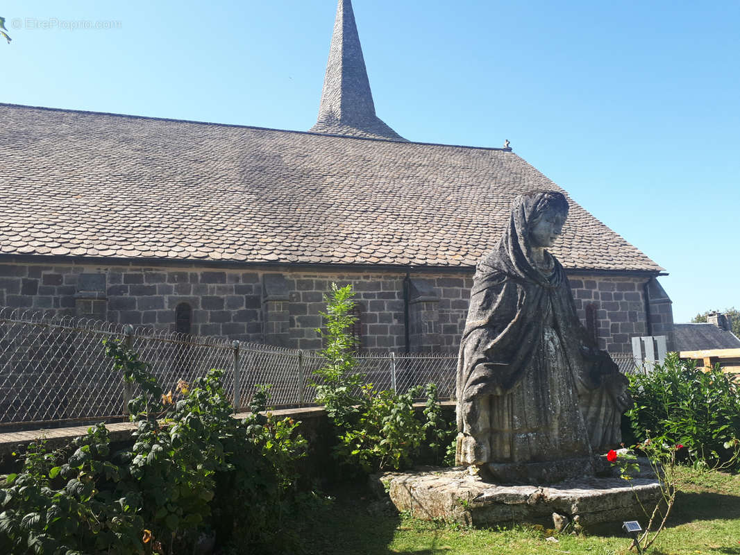 Maison à LA TOUR-D&#039;AUVERGNE