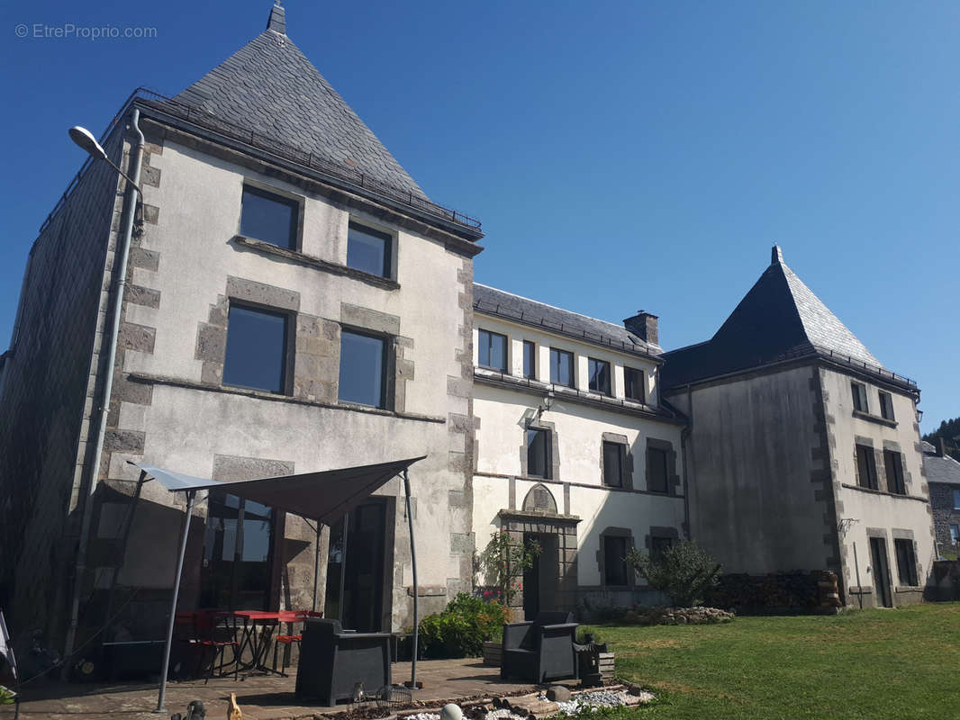 Maison à LA TOUR-D&#039;AUVERGNE