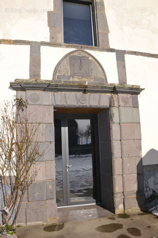 Maison à LA TOUR-D&#039;AUVERGNE