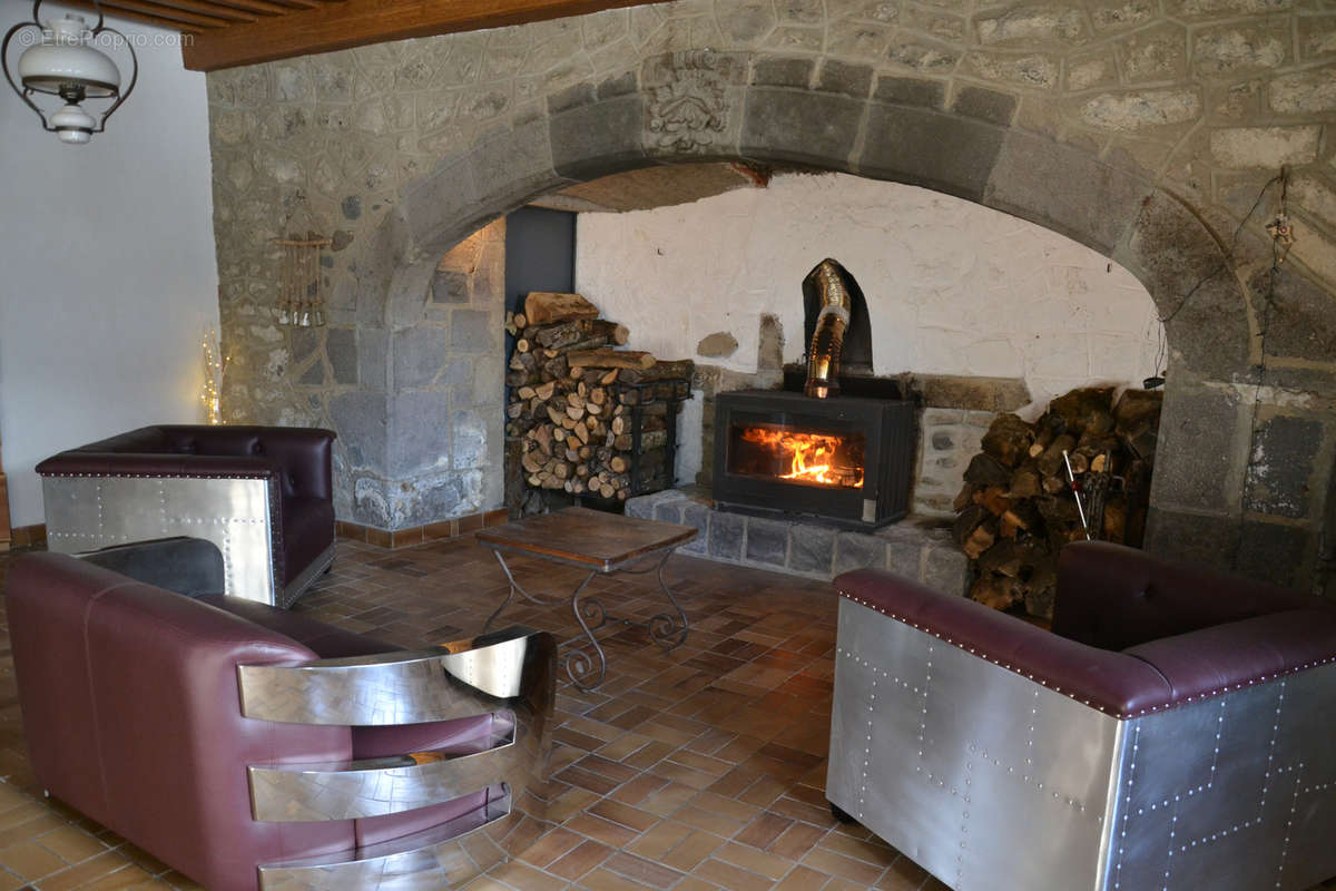 Maison à LA TOUR-D&#039;AUVERGNE