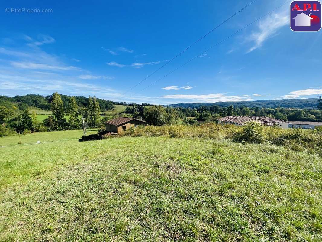 Terrain à CAMPAGNE-SUR-ARIZE